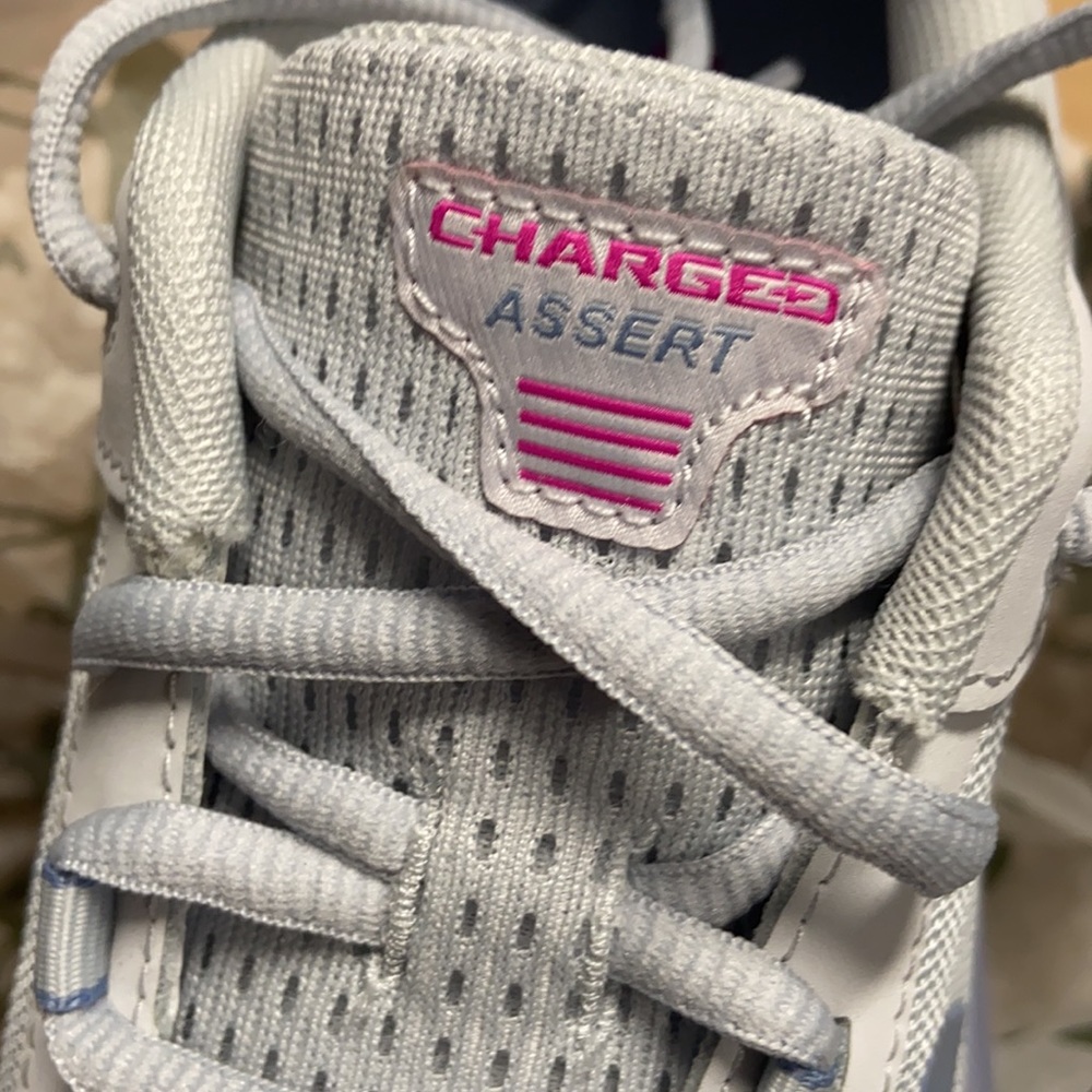 🎉 2xHP! 🎊 Charged Under Armor Size 9 Tennis/Athletic shoes. Gray/blue/pink - Picture 3 of 16